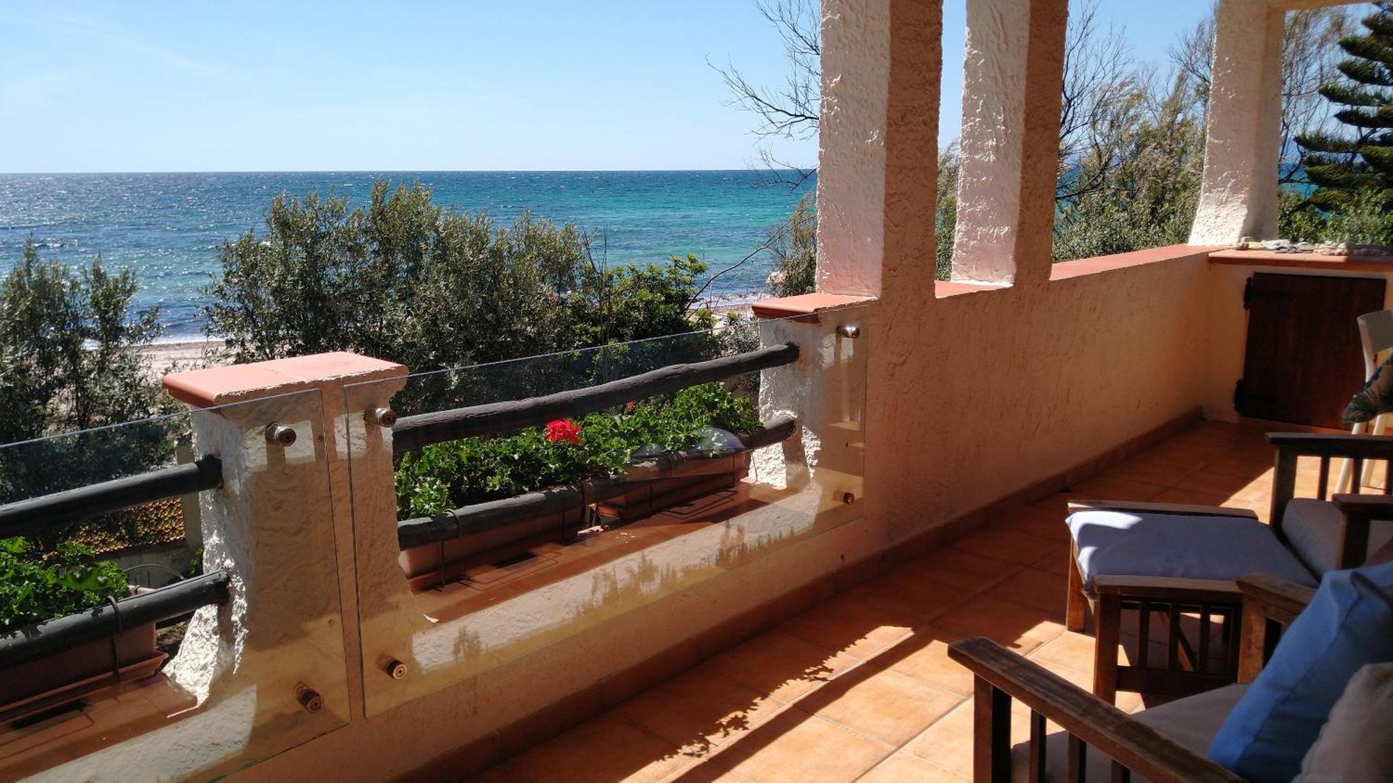 In Front Of The Beach - La Terrazza Sul Mare Flumini di Quartu Bagian luar foto